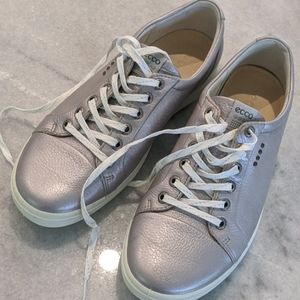 Ecco silver spikeless golf shoes, size 39